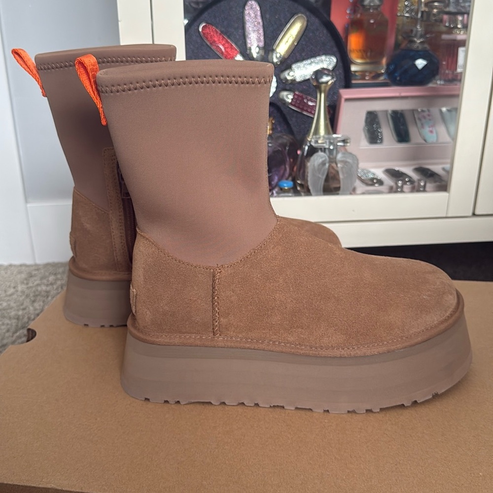UGG CLASSIC DIPPER PLATFORM CHESTNUT SHEARLING LINED BOOTS US 8 WOMEN